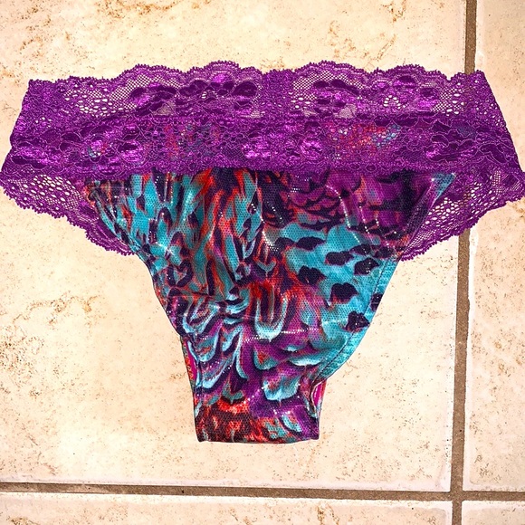Beach Bunny Peacock Bottoms Size Small NWOT 1 of 500 - Picture 14 of 14